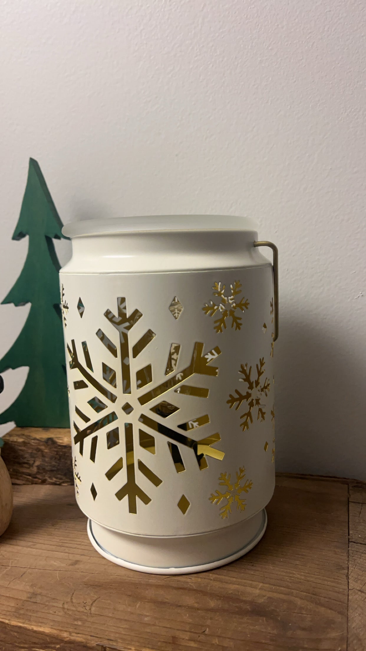 Vintage Snowflake Warmer